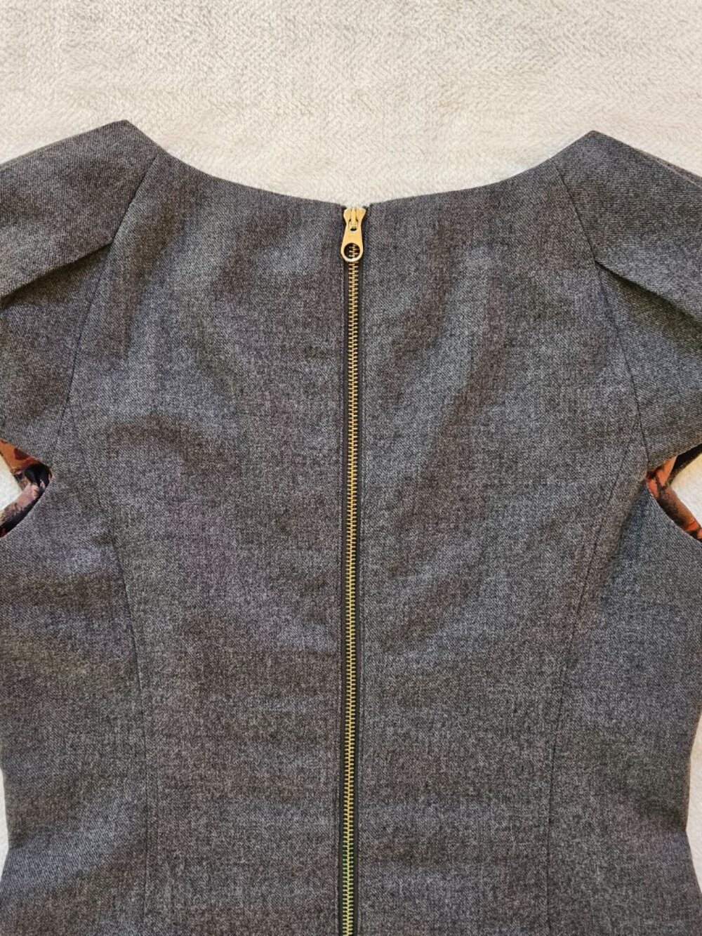 Ted Baker Gray Wool Sheath Dress Cap Sleeve Sweetheart Neckline Lined Size M 8 - Picture 4 of 10